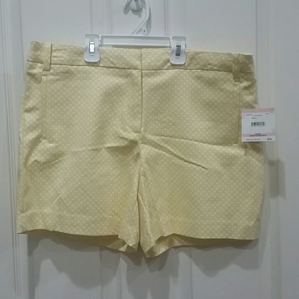 NWT Anne Klein Patterned Shorts Size 10